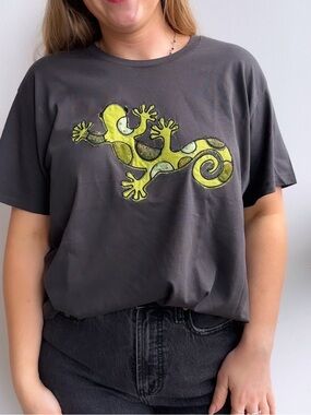 Hand Crafted Gray Tee with Lime Gecko Graphic
